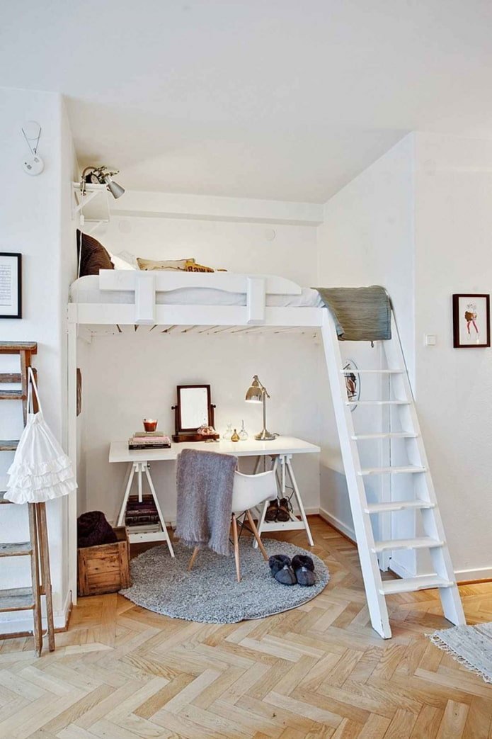 letto sopra il soffitto in camera da letto