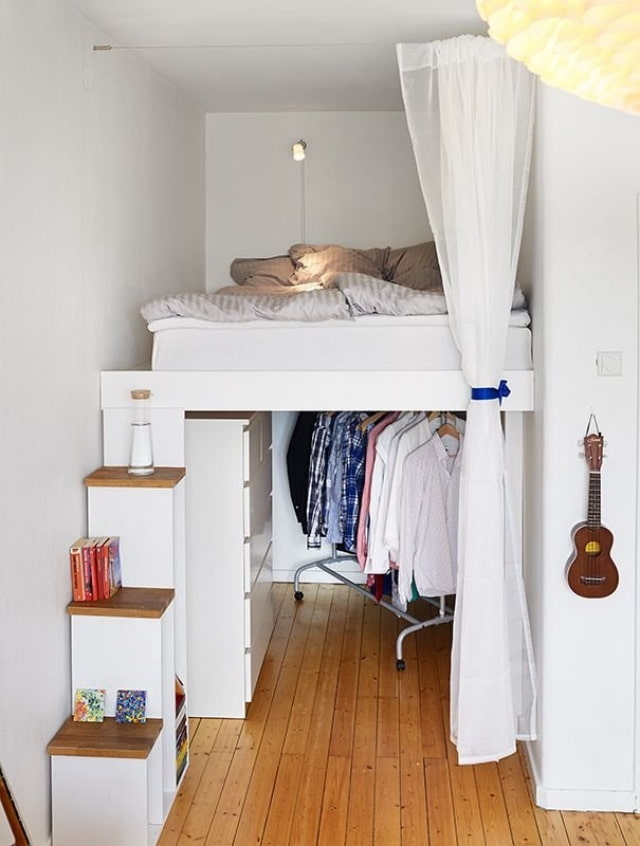 letto sopra il soffitto in camera da letto