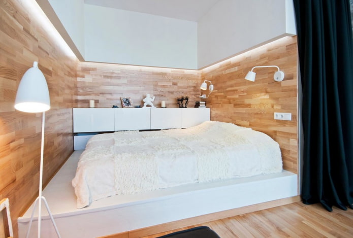 letto su un podio monolitico all'interno