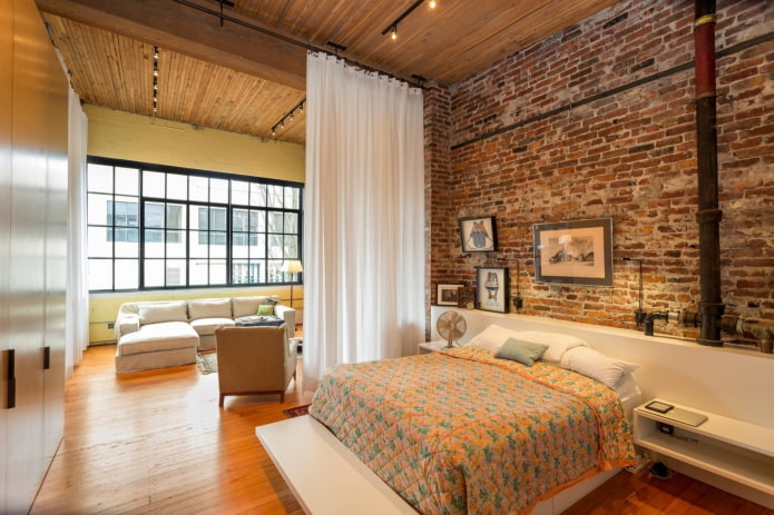 Stile loft in una camera da letto-soggiorno