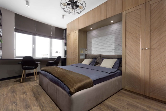 nicchia di armadi con un letto all'interno