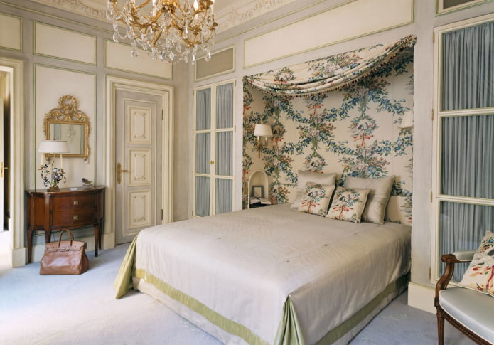 nicchia con letto all'interno in stile classico