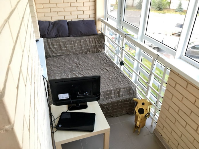 camera da letto sul balcone