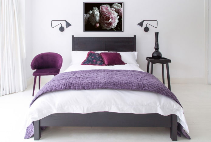 letto color wengé nell'interno della camera da letto