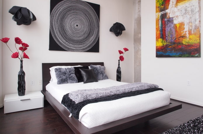 letto color wengé nell'interno della camera da letto