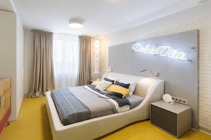 letto rettangolare nell'interno della camera da letto