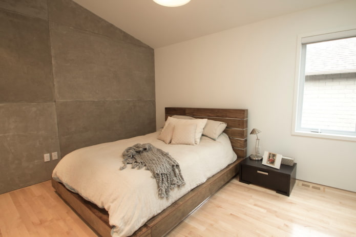letto in legno marrone all'interno
