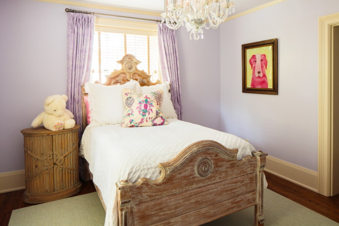 letto antico in legno all'interno