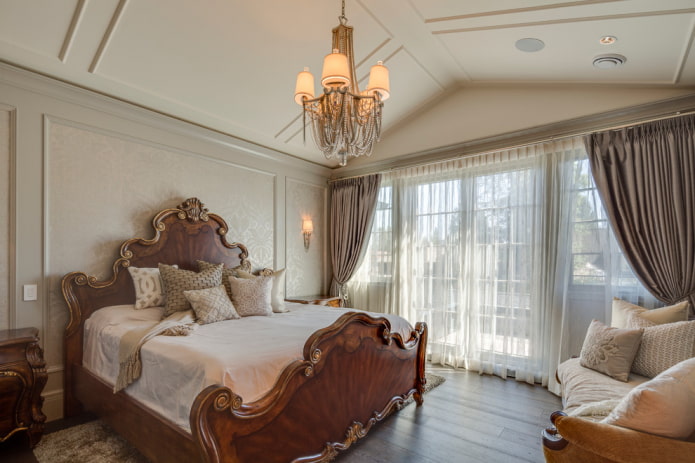 letto in legno in stile classico