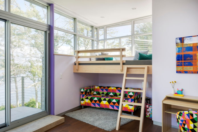 letto a soppalco in legno all'interno