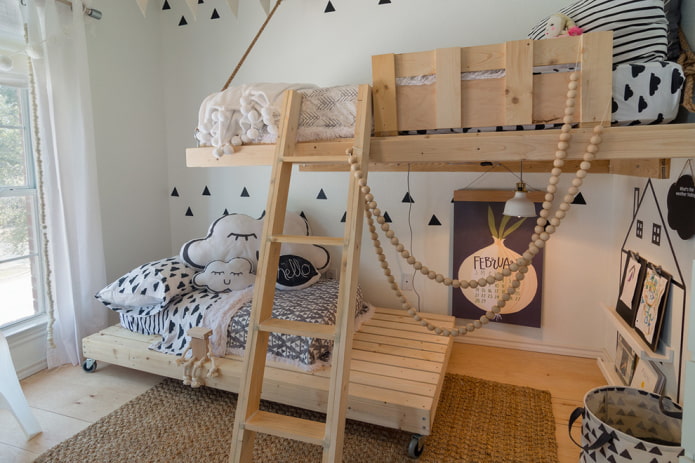 letto in legno in stile scandinavo