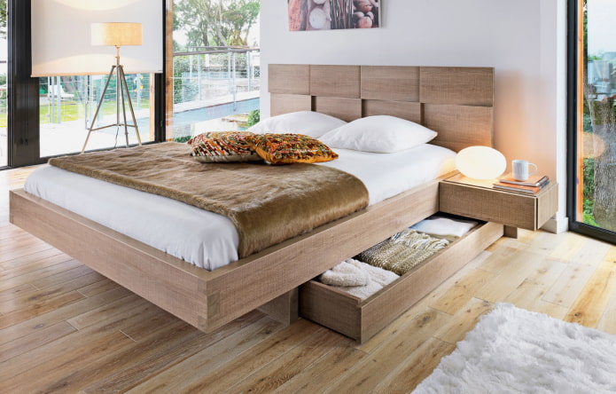 letto in legno con cassetti interni