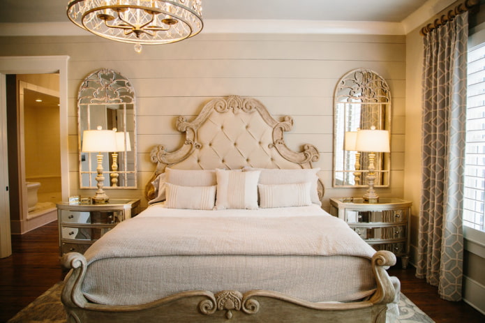 letto in legno intagliato