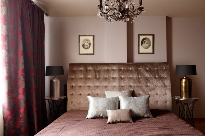 letto con testiera in velluto all'interno