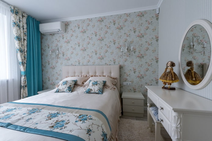 letto con testiera morbida in stile provenzale