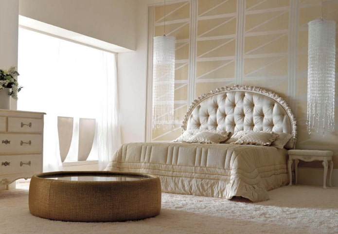 letto con testiera rotonda all'interno