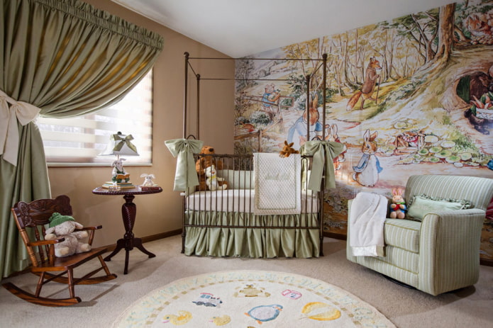 letto per bambini intagliato all'interno