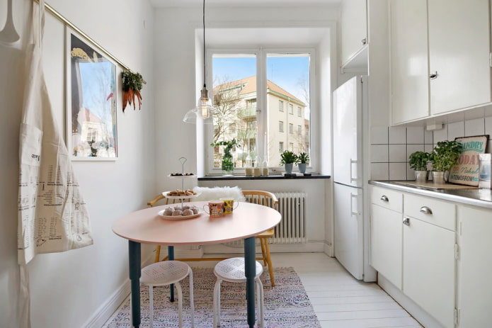 tavolo rotondo classico in cucina