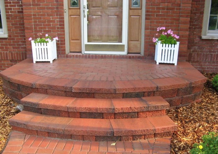 casa con portico semicircolare