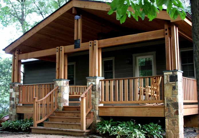 casa in legno con veranda-terrazzo