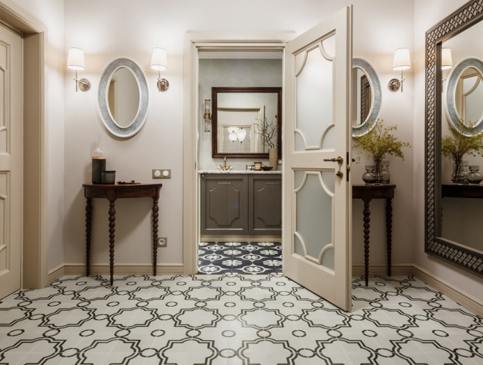 Porta del bagno rivolta verso l'esterno