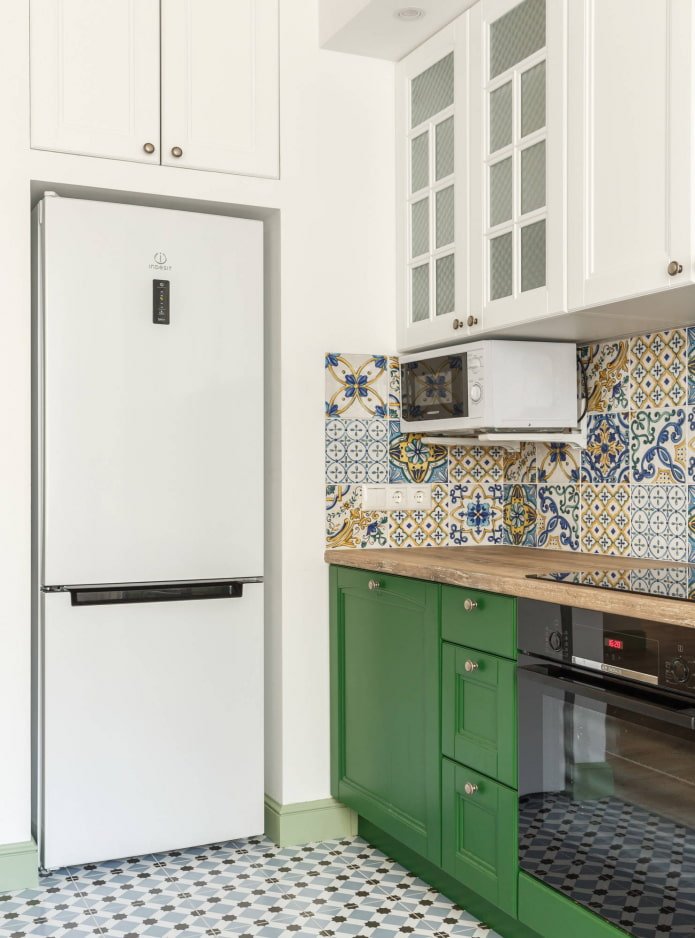 forno a microonde in una Krusciovka