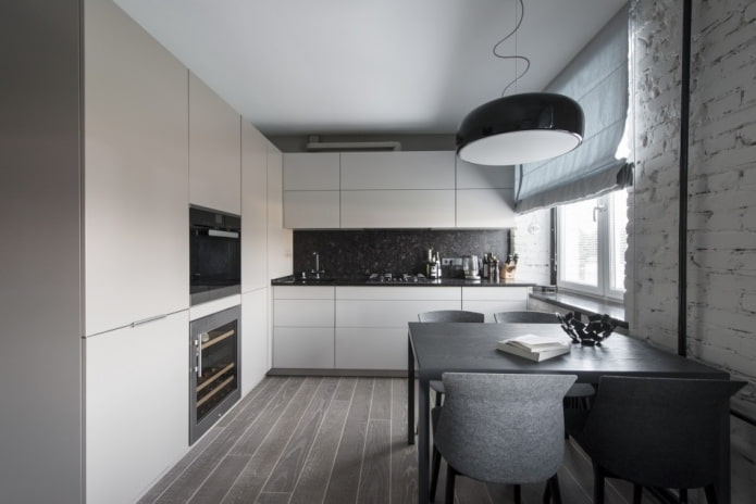Cucina grigia con accenti neri
