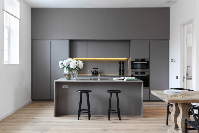 Minimalismo in una cucina grigia