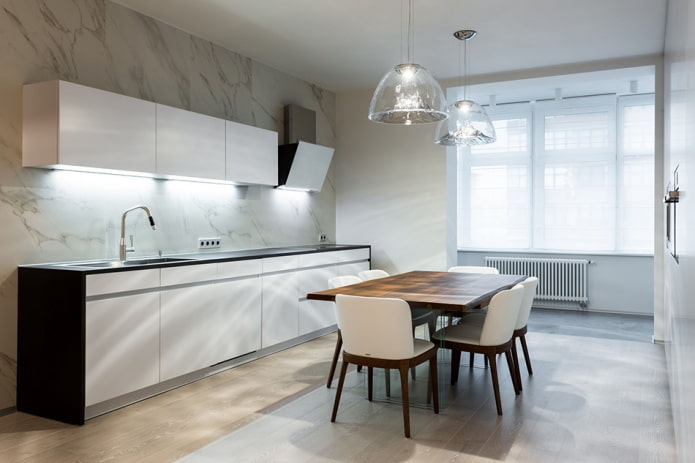 Illuminazione in una cucina spaziosa