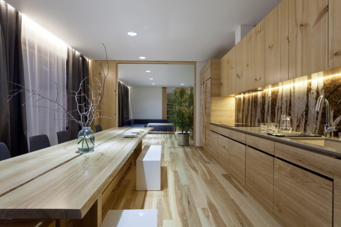 Cucina minimalista sotto un albero