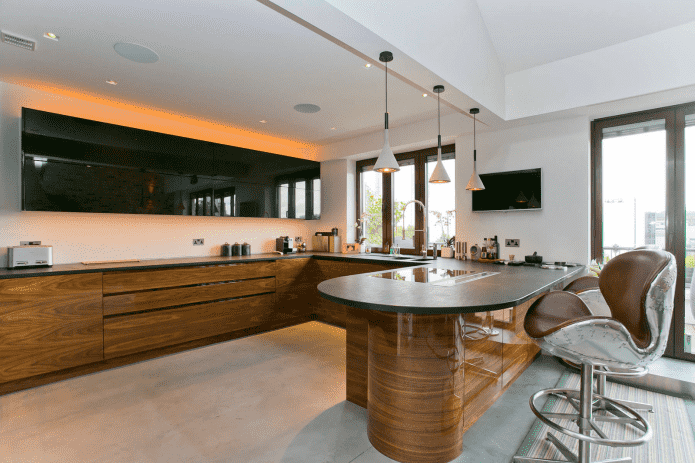 set di mobili all'interno della cucina in stile Art Nouveau