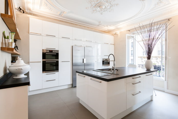 decorazione dell'interno della cucina in stile modernista
