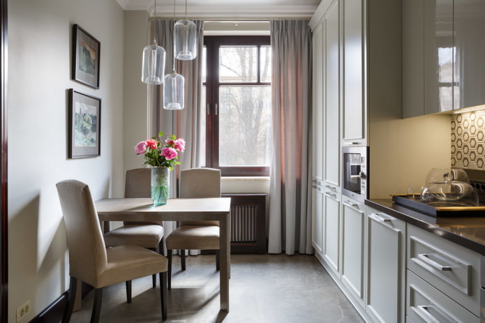 Piccola cucina in stile neoclassico