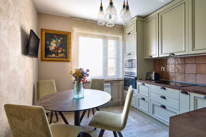 Piccola cucina con tavolo rotondo