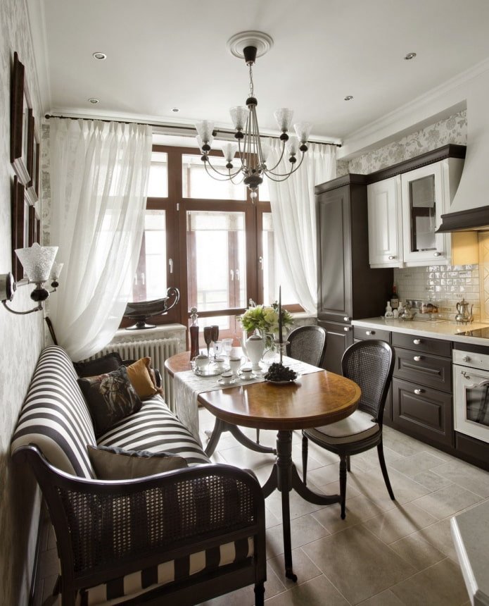 cucina classica con divano