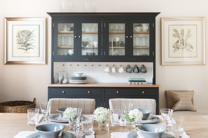 credenza in sala da pranzo