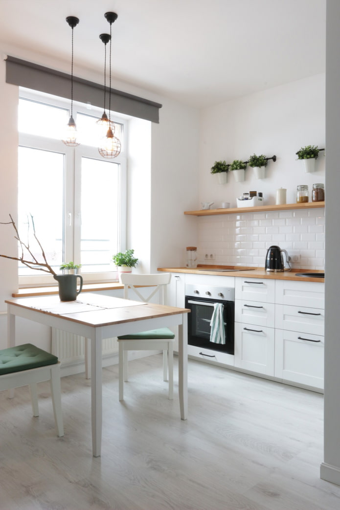 cucina compatta con finestra