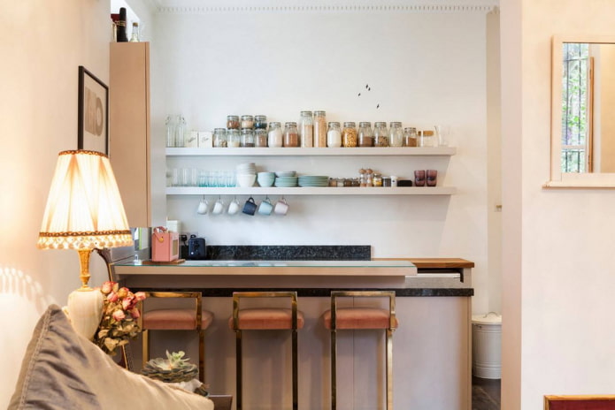 tavolo da bar invece di sala da pranzo