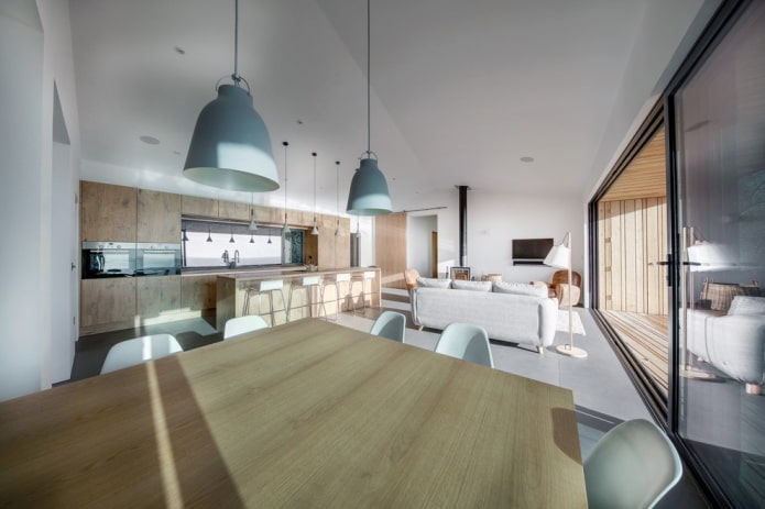 Interno moderno di una cucina-soggiorno
