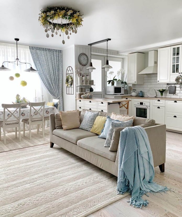 design degli interni della cucina-soggiorno in stile provenzale