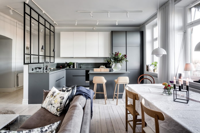 interno della cucina-soggiorno in stile scandinavo
