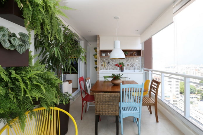 rifiniture della cucina sulla loggia