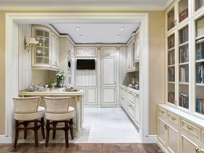 cucina in una nicchia in un interno in stile classico