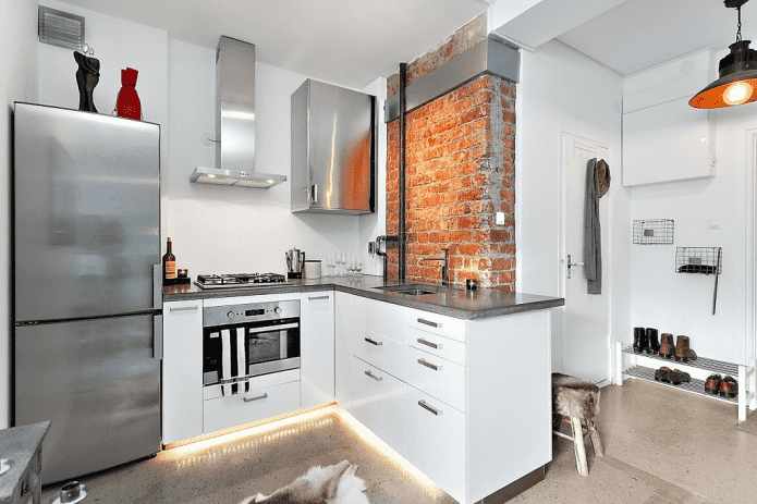 cucina ad angolo in una nicchia nell'interno