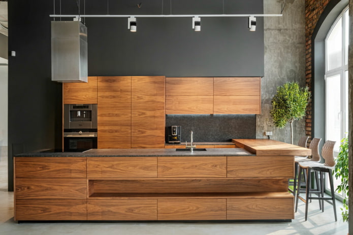 cucina nera con legno