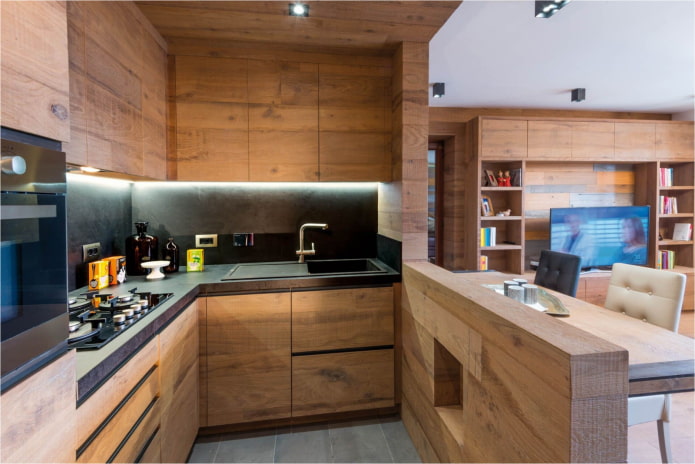 cucina in legno in un monolocale