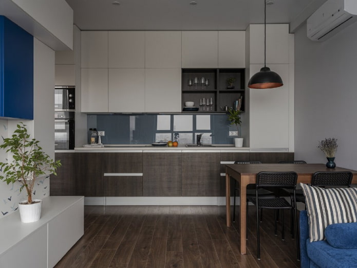 cucina dritta sotto il soffitto