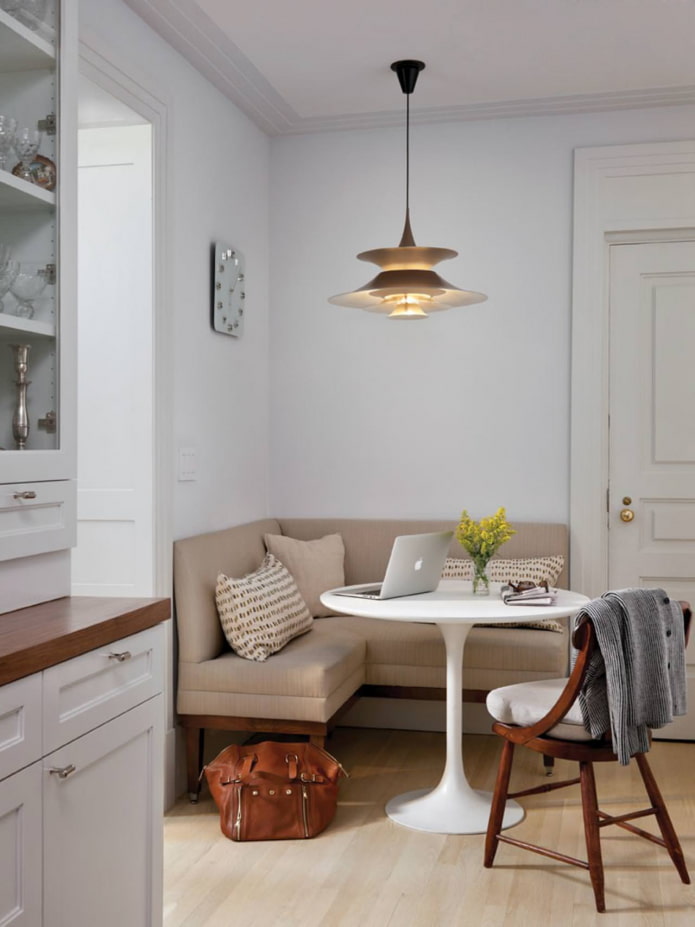 mini-divani nell'interno della cucina