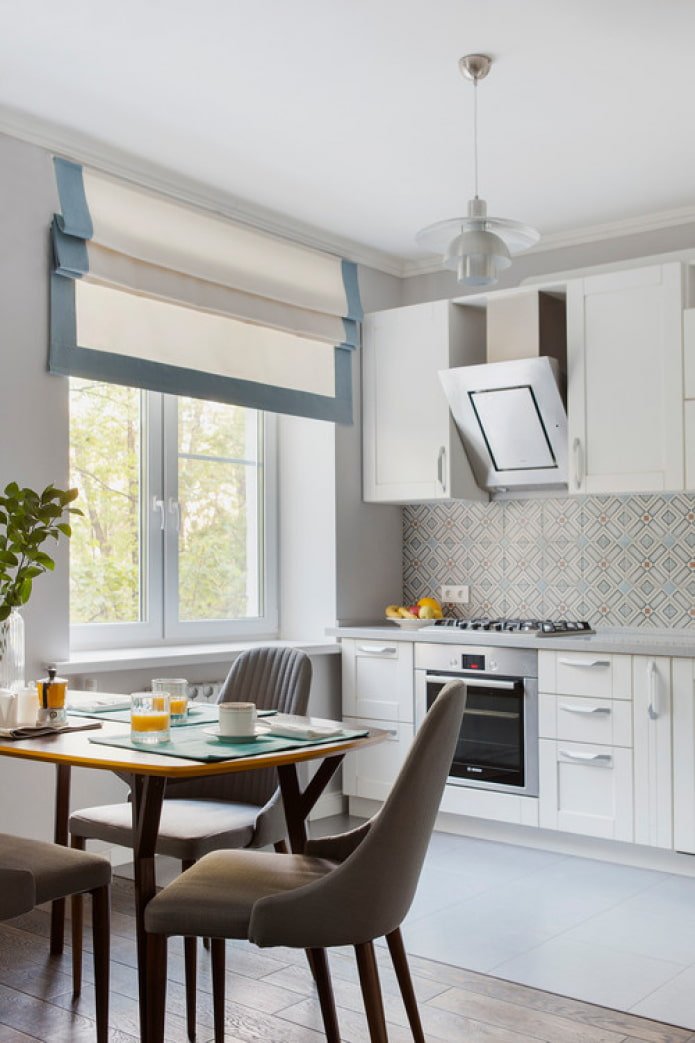 cucina con piano cottura a gas