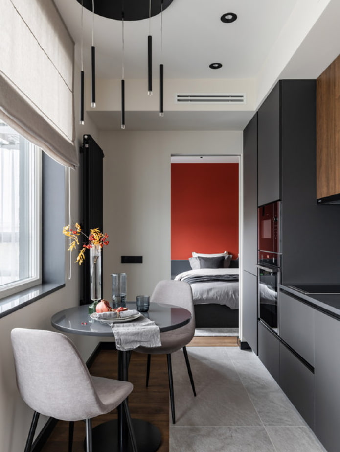 cucina lineare con finestra